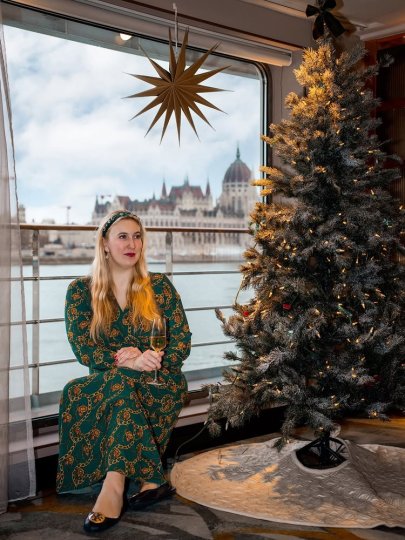Instagram post by @lighttravelsfaster: Christmas Market Cruise!!🛳️ This luxury Christmas market cruise on @riversidecruises was…