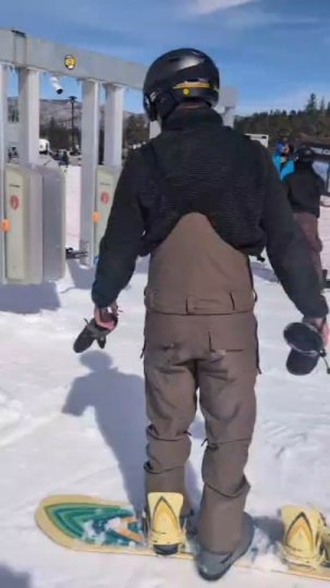 Reddit post in r/skiing: Pass scanning issues am I right? 🤣 #ikon
