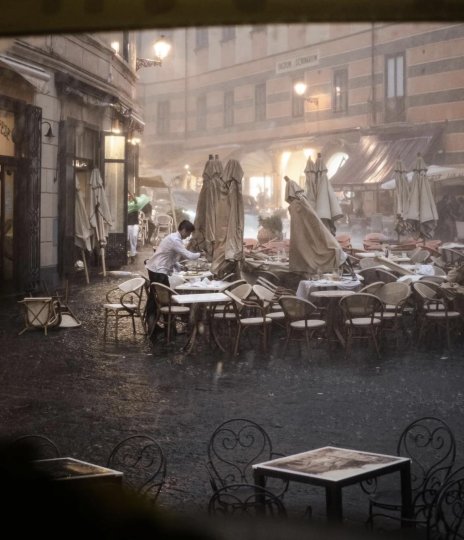 Reddit post in r/AccidentalRenaissance: Waiter clearing tables during a heavy rainstorm in Positano, Italy (from r/itookapicture)