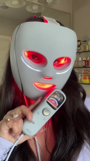 TikTok post by @byjaimeerae: Shark Beauty CryGlow under-eye cooling + LED anti-aging & skin clearing face mask 🫧👽…