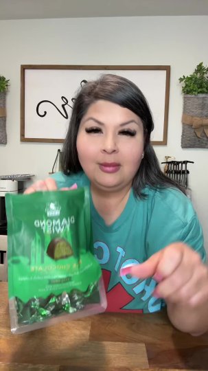TikTok post by @jenmoralesfam04: Diamond Twist Dubai Chocolate with Pistachio cream are so good! Click link to order!