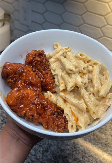 TikTok post by @mariahhcooks: Hot Honey Chicken Pasta 🍯🔥 Creamy, spicy, sweet, and crispy all on one plate. The perfect…