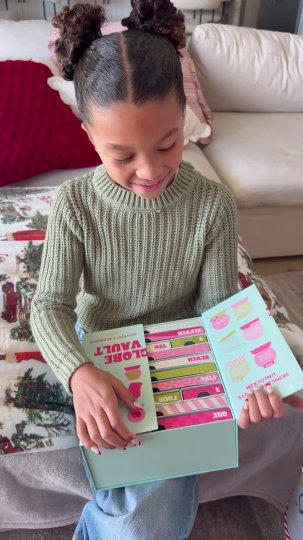 TikTok post by @taylorrselfridge: ✨ Holiday gifting, but make it self-care ✨ I’m so excited to share the ESW Beauty Snow…