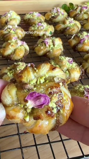 TikTok post by @mumsfoodies: Easy Christmas Sweet Treats 🎄 Advance prep at the bottom ⬇️💝 1 sheet puff pastry 100g…