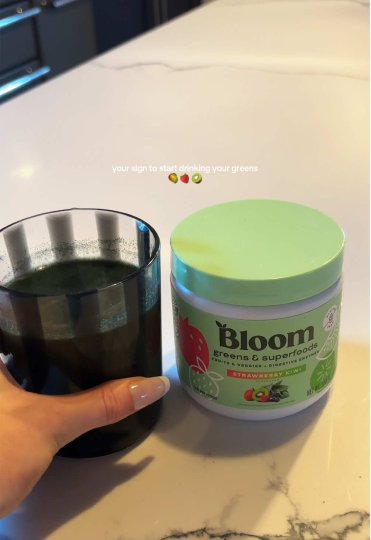 TikTok post by @claudiamorganxox: the best tasting greens from @Bloom Nutrition 🥝 - supports digiestion - helps with…