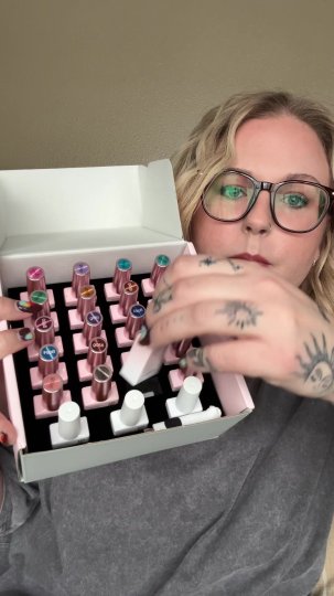 TikTok post by @plantythings.withallisa: 2026 trending “velvet nails”