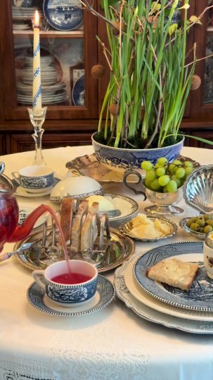 TikTok post by @ana_explorando: A person creates a cozy winter morning breakfast, including boiling eggs and preparing…