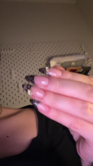 Example TikTok post by @an.nails_._