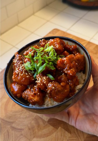 TikTok post by @zachs.foods: Korean Popcorn Chicken! 🍿🍗 #asianfood #chicken #friedchicken #koreanfood #ricebowl For…