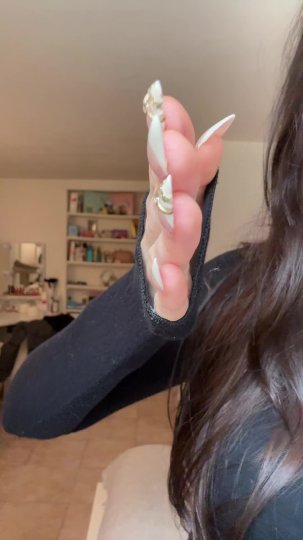 TikTok post by @constancemazier: Ma trend pref 🤭 #banglenails #ringnails #frenchnails #cateyesnails #lacenails IG:…