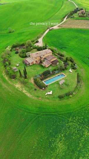 TikTok post by @benihunyadi2: The life we all dream about … This Tuscan villa in Pienza feels like stepping into a…