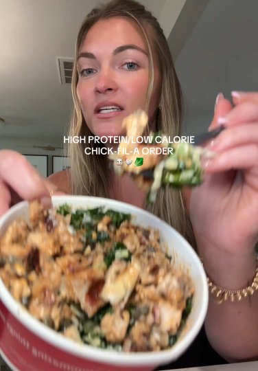TikTok post by @chelseriley_: High protein, low calorie chick-fil-a order: 12 ct grilled nuggets Kale crunch side salad…