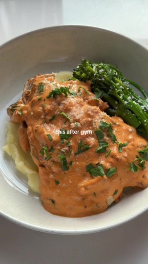 TikTok post by @becky_bfit: Marry me chicken 💍 Ingredients (serves 2): For the chicken: 2 chicken breasts 1 tsp olive…
