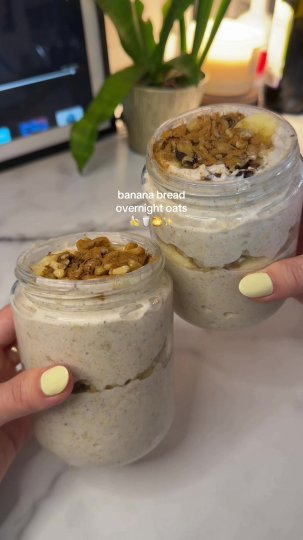 TikTok post by @reviskitchenn: Banana bread overnight oats 😋 3 bananas 1 cup Greek yogurt 1 1/2 cups milk 1 tsp cinnamon…