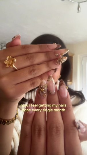 Example TikTok post by @ariaaloves