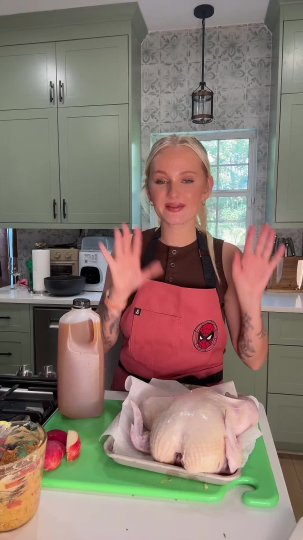 TikTok post by @tinekeyounger: Today we are cooking apple cider roasted chicken 🍗 perfect comfy fall recipe 🍂