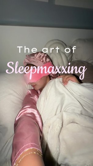 TikTok post by @sandraa.jeanette: I also used a weighted blanket 🤭 leave some more tips for me please :) @Nodpod @ouraring…